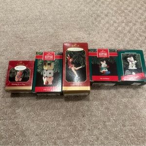 Hallmark 5 keepsake ornaments come in excellent condition in